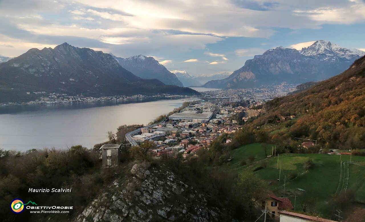 19 Panorama nord, verso il Lago di Olginate e Lecco....JPG